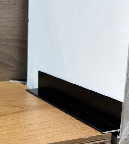 Микроплинтус Framedoors minimal L FD-06 Анодированный